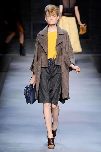 Look 18